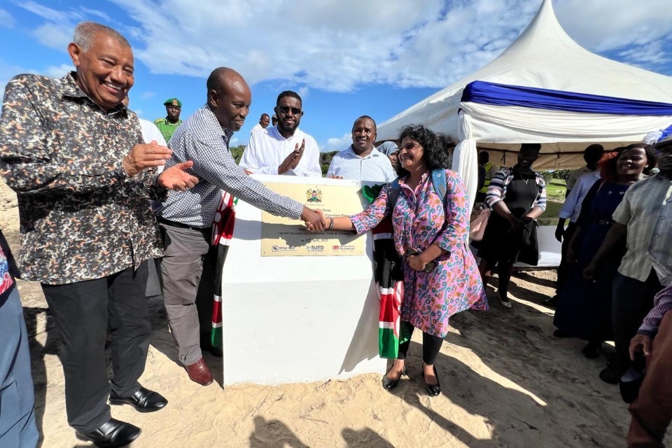 Imagem relacionada à notícia: Poder de Kanga! Algodão caseiro para uma economia caseira – Reino Unido e Quênia lançam a instalação de processamento de algodão Lamu