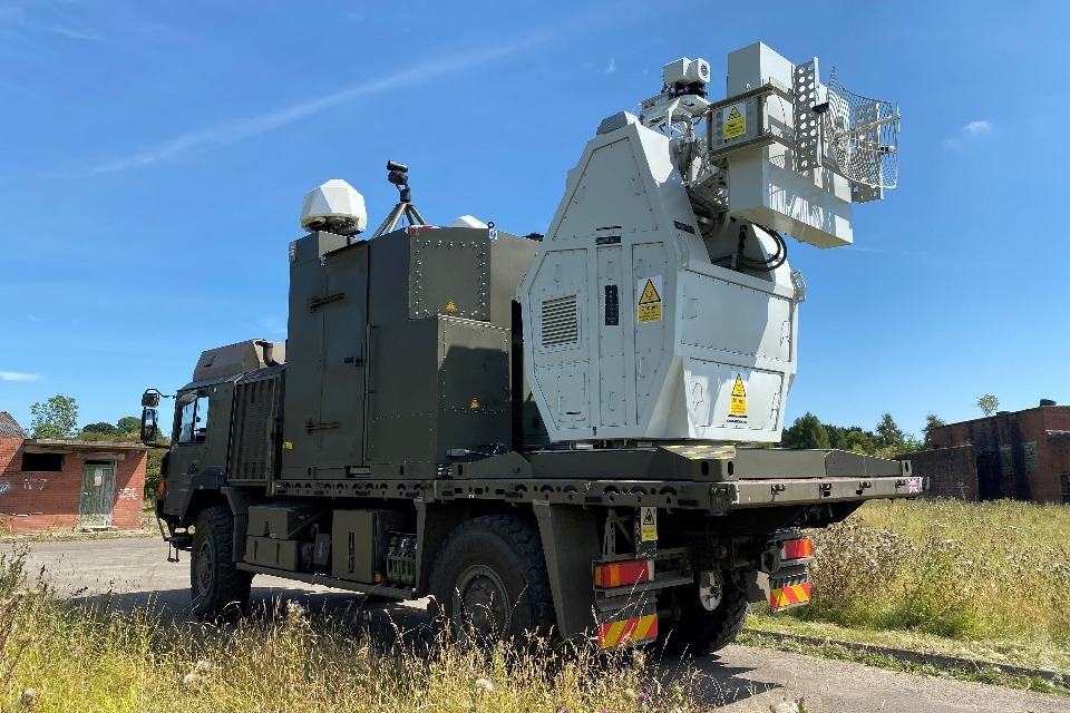 Imagem relacionada à notícia: Soldados britânicos testam com sucesso a arma de radioondas do assassino de drones pela primeira vez