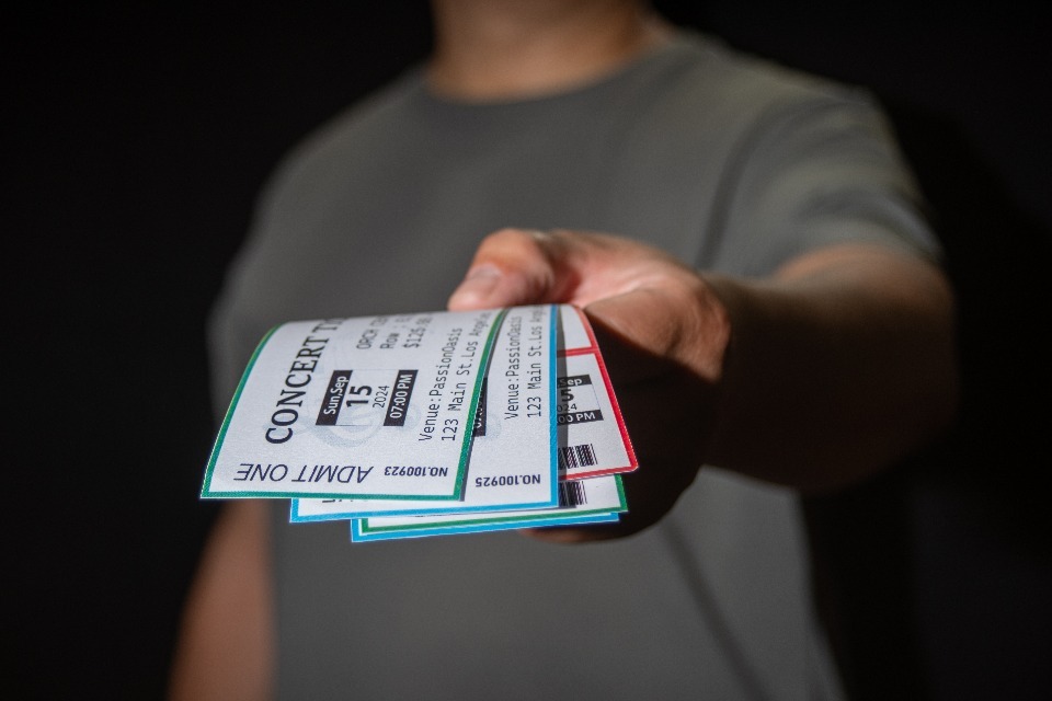 Imagem relacionada à notícia: CMA procura alterações na forma como Ticketmaster rotula os tickets e fornece informações de preços aos fãs