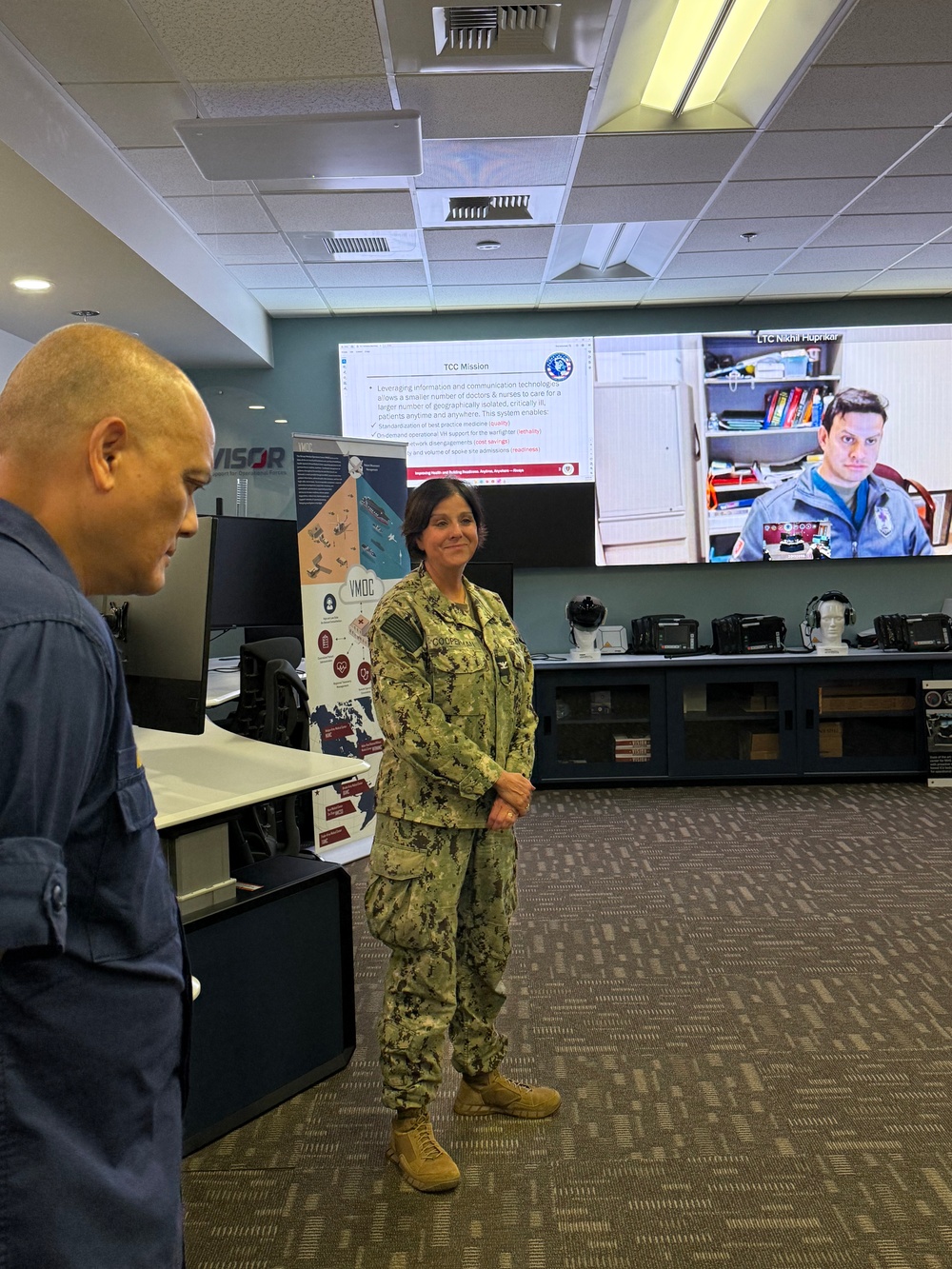 Imagem relacionada à notícia: Novo Diretor Adjunto da Ríngua do Pacífico DHN visita o Centro de Operações Médicas Virtuales no NMCSD
