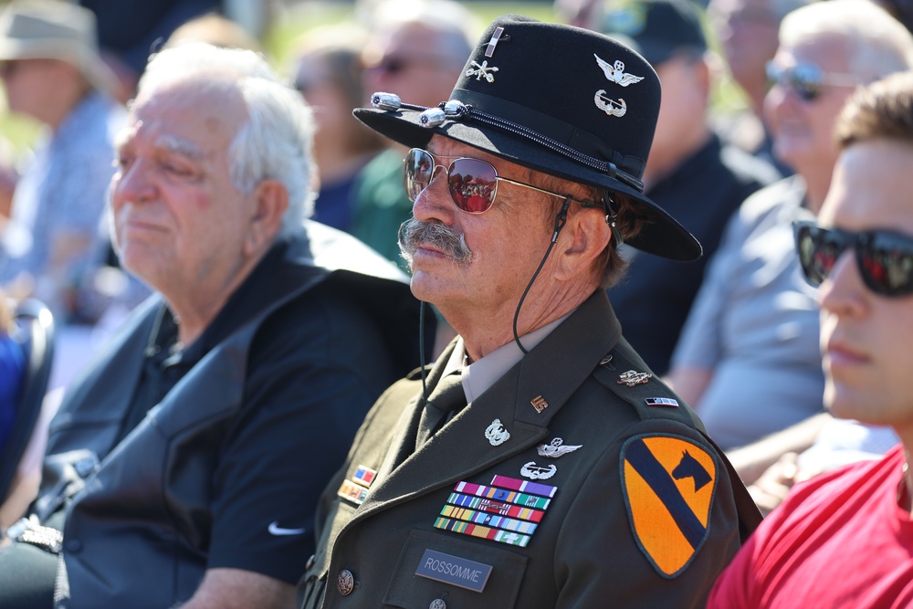 Imagem relacionada à notícia: Nosso país chamado, nossa geração respondida: Vietnam Helicopter Pilots Association Memorial dedicado ao Fort Rucker