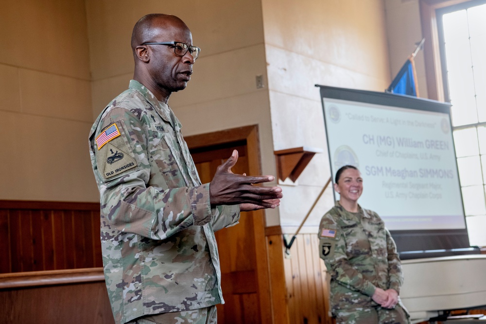 Imagem relacionada à notícia: Chamado para servir: EUA Chefe do Exército de Capelãs visita o Oregon para treinamento anual de sustentação do capelão