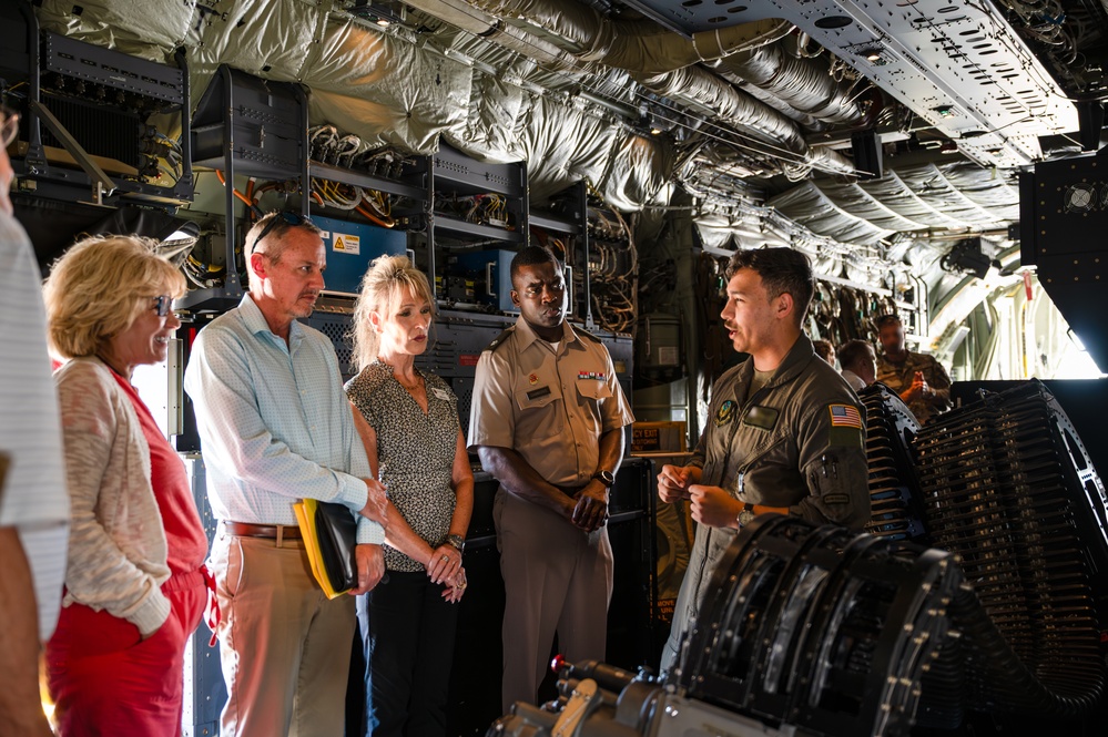 Imagem relacionada à notícia: Comissão de Suporte à Defesa da Flórida visita Hurlburt Field
