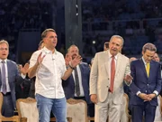 Flávio vai a culto com Douglas Ruas e fala em “guerra espiritual” no Brasil
