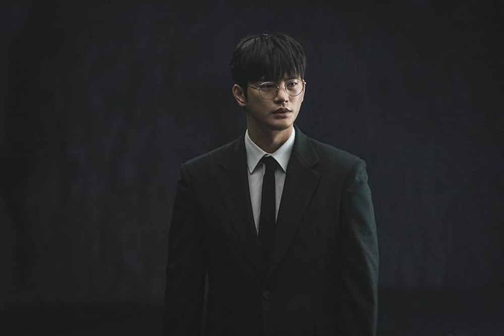Seo In-guk precisa viver 12 vidas em O Jogo da Morte — Foto: Divulgação/IMDb