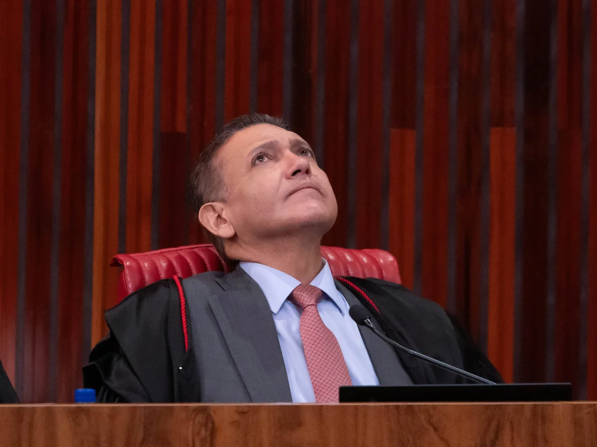 Juristas pedem suspeição de ministro Kássio Nunes Marques no TSE