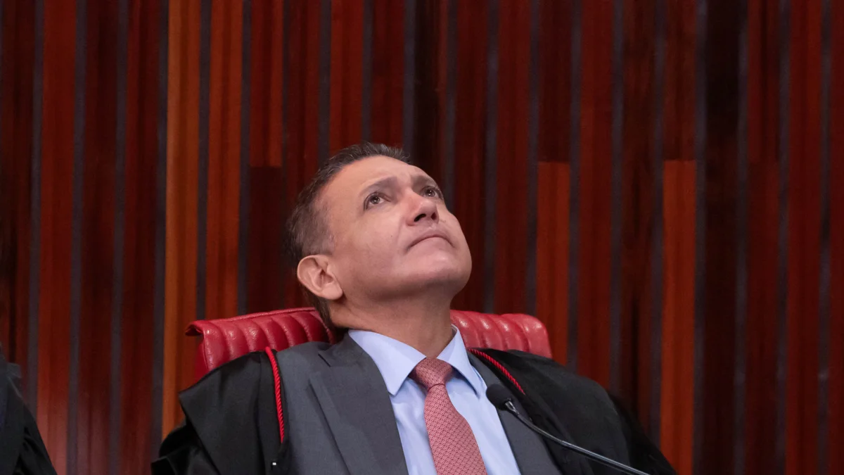 Juristas pedem suspeição de ministro Kássio Nunes Marques no TSE