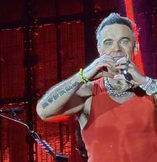 O cantor Robbie Williams durante show em São Paulo, 2026 Foto: Igor Miranda / Rolling Stone Brasil