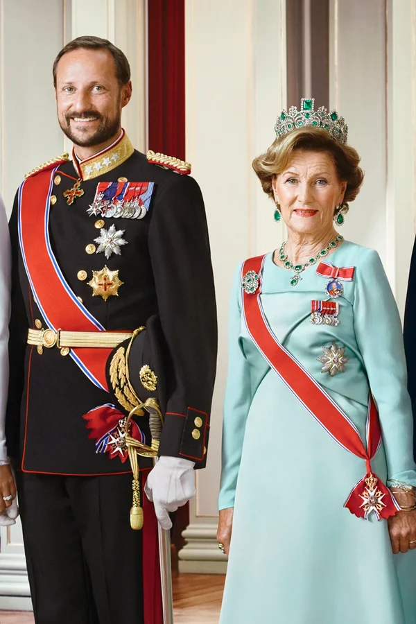 Rei da Noruega remove título de majestade da própria mãe, a rainha Sonja