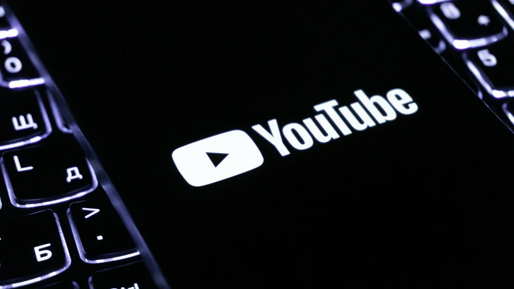 YouTube começa a liberar GIFs nos comentários de vídeos e Shorts
