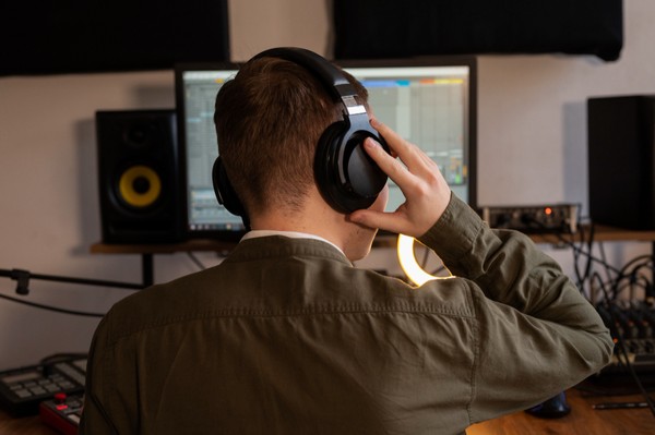 Como fazer música com IA? Veja ferramenta grátis e passo a passo