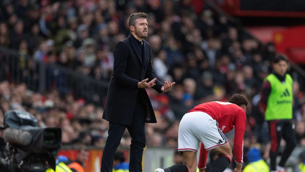 Sem vencer há oito jogos, Manchester United planejou demitir o treinador