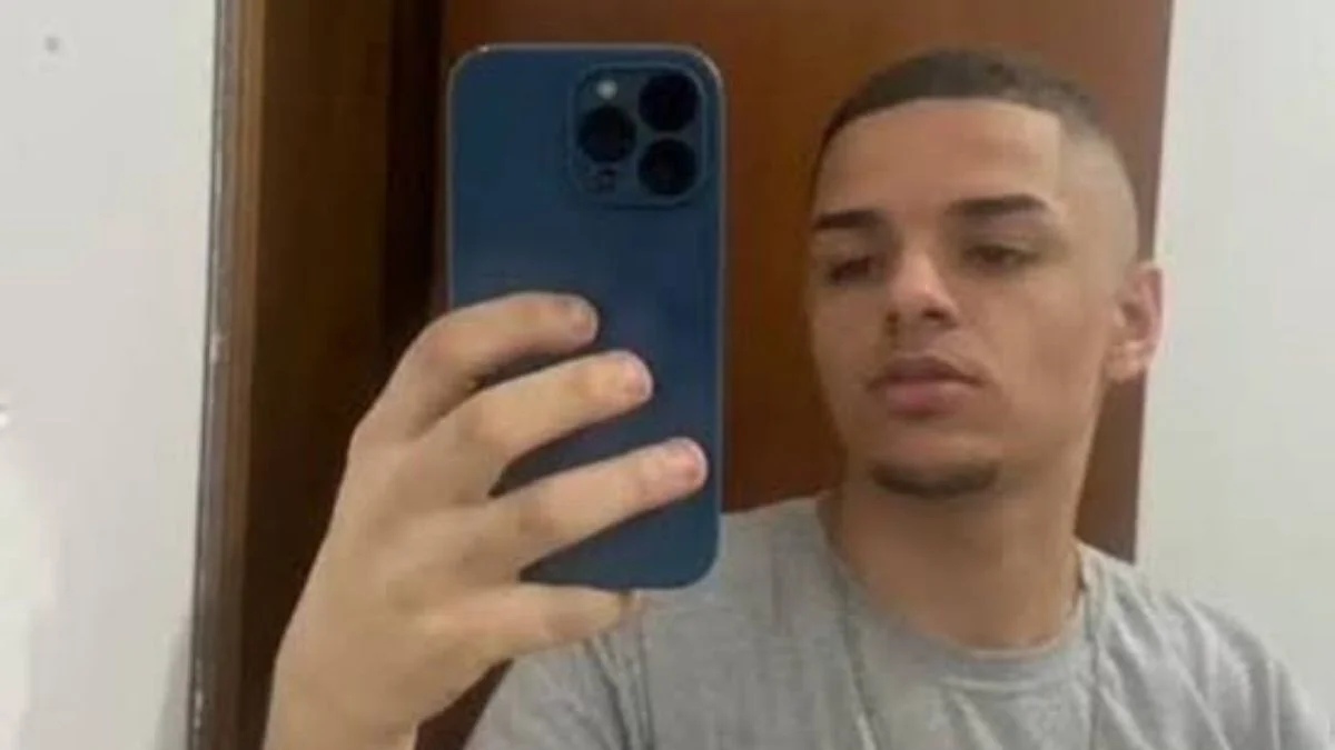 Jovem morto com 27 tiros da PM é velado em cemitério da zona sul de SP