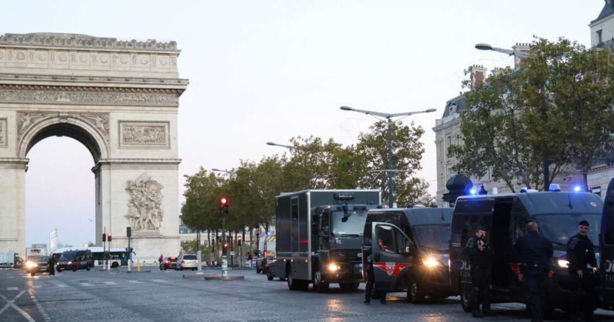Manifestações contra aumento do custo de vida começam com detenções e reforço policial em toda a França