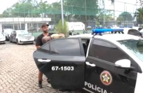 Suspeito de oferecer transporte irregular a passageiros no Galeão é preso por extorsão a chilenos