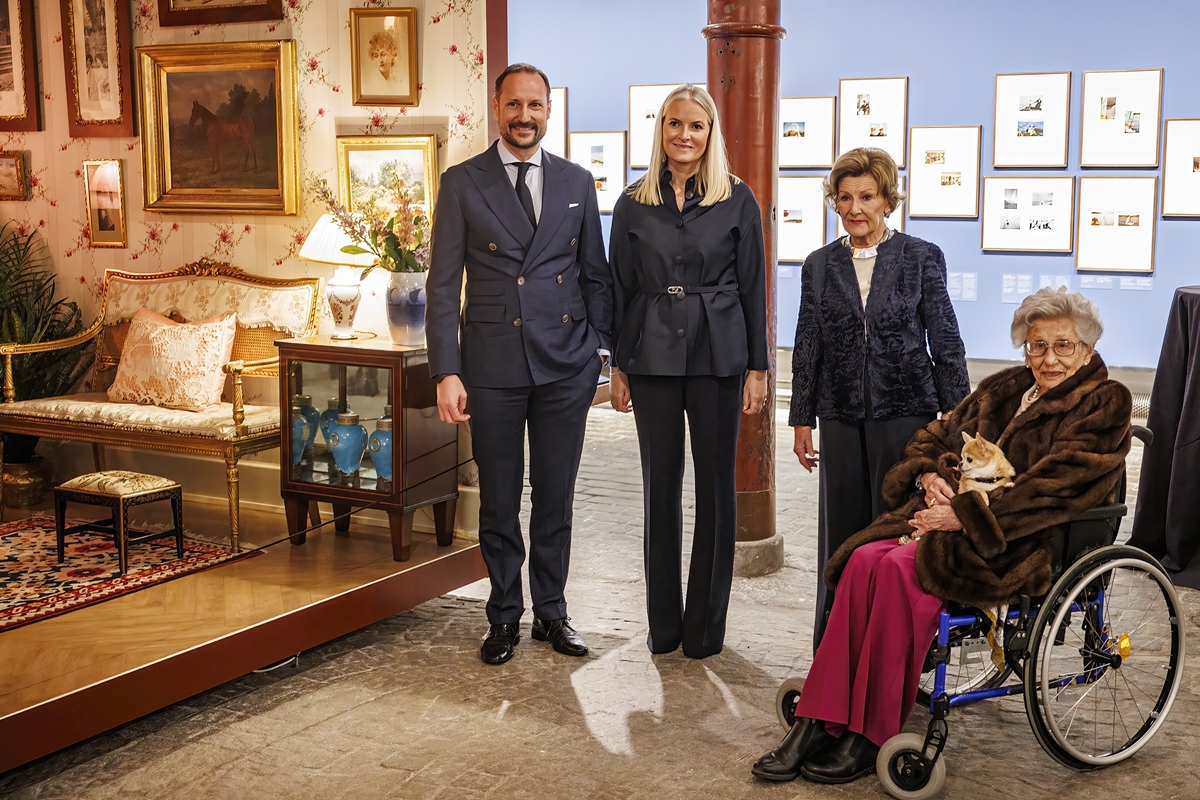 Rei da Noruega remove título de majestade da própria mãe, a rainha Sonja