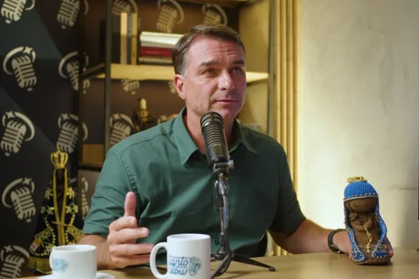Flávio se prepara para ser alvo em debate na TV e PL avalia desgastes