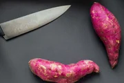 Dieta rica em antioxidantes pode ajudar a melhorar a acne em mulheres