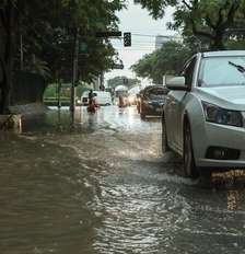 SAO PAULO - SP / CIDADES METROPOLE OE / CHUVA / ALAGAMENTO / Av. Pompeia altura do cruzamento com a R. Venancio Aires na zona oeste de Sao Paulo, alagada por causa de forte chuva que atinge a cidade - FOTO - DANIEL TEIXEIRA / ESTADAO Foto: DANIEL TEIXEIRA / ESTADAO / Estadão