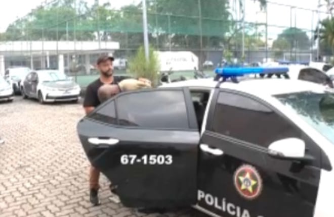 Suspeito de oferecer transporte irregular a passageiros no Galeão é preso por extorsão a chilenos