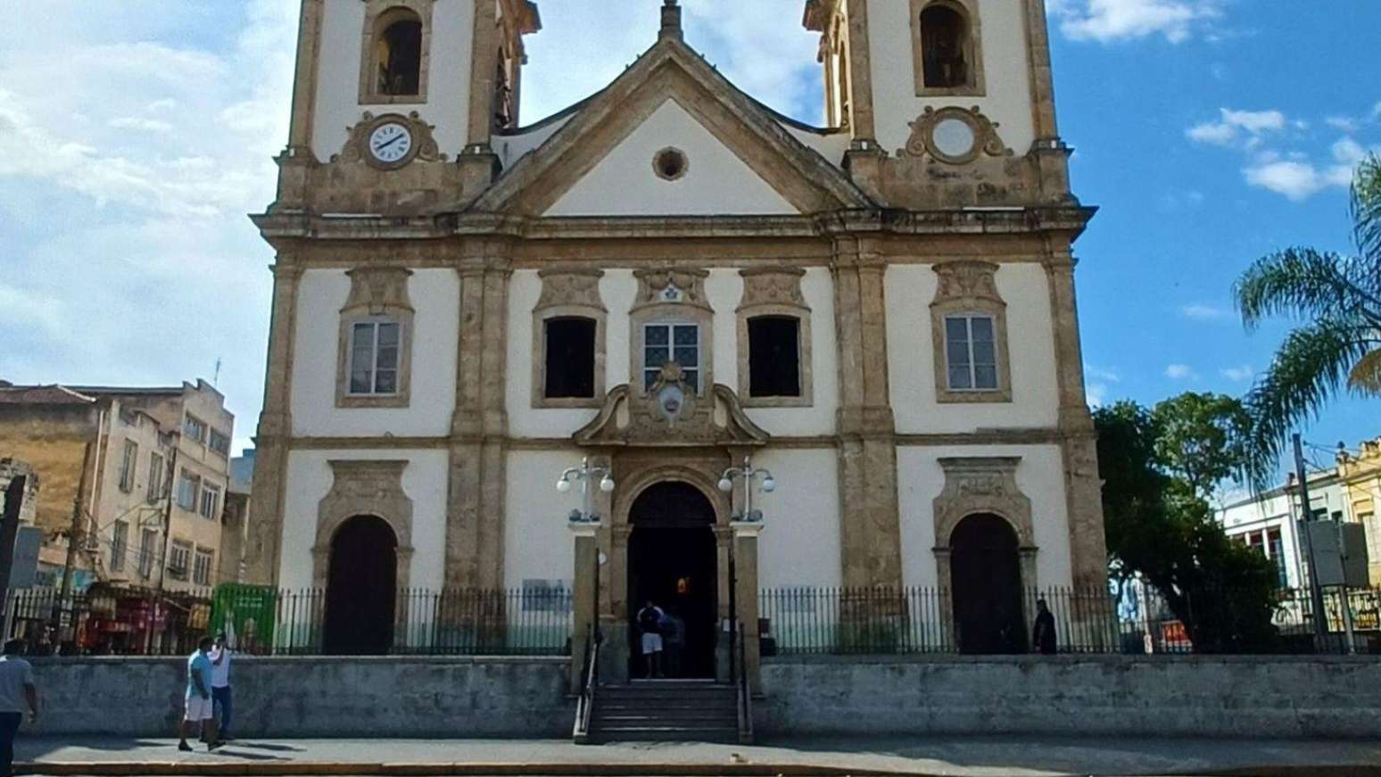 Antiga Igreja de Aparecida: Dom Pedro teria visitado capela onde a santa estava exposta em 1822, em uma viagem entre o Rio de Janeiro e S&atilde;o Paulo que acabaria terminando com a declara&ccedil;&atilde;o da Independ&ecirc;ncia do Brasil