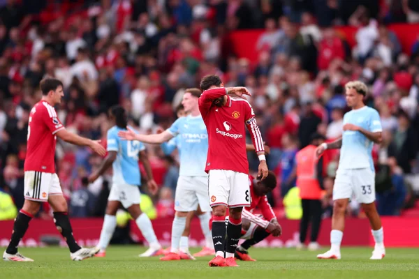 Sem vencer há oito jogos, Manchester United planejou demitir o treinador - destaque galeria