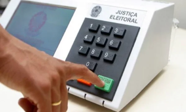 Primeira hora do 2º turno tem mais de 1 milhão de ausências justificadas