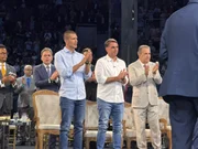 Flávio vai a culto com Douglas Ruas e fala em “guerra espiritual” no Brasil