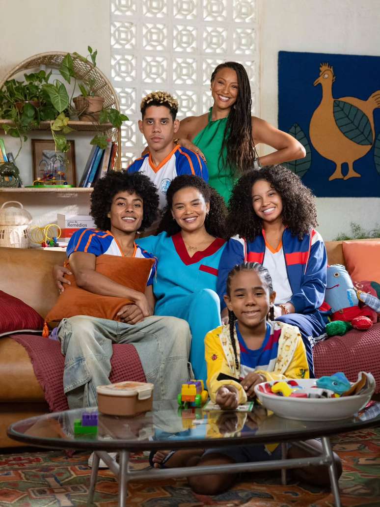 Atriz de 'Por Você', Laura Luz trabalhou como garçonete antes de novela da Globo: 'Me atrevi a sonhar'