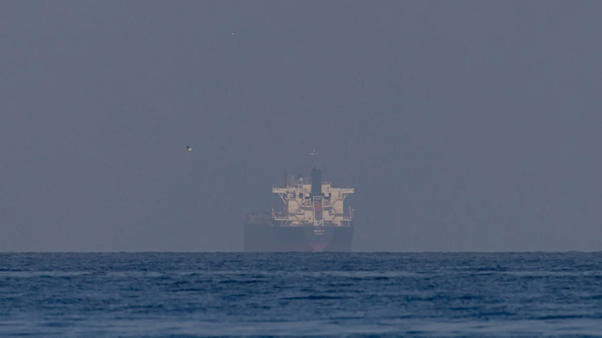 Vazamento de petróleo provoca fechamento de praias nos Emirados Árabes