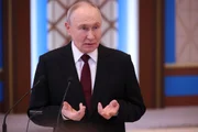 Do hospital, papa Leão XIV pede que Putin suspenda ataques na Ucrânia