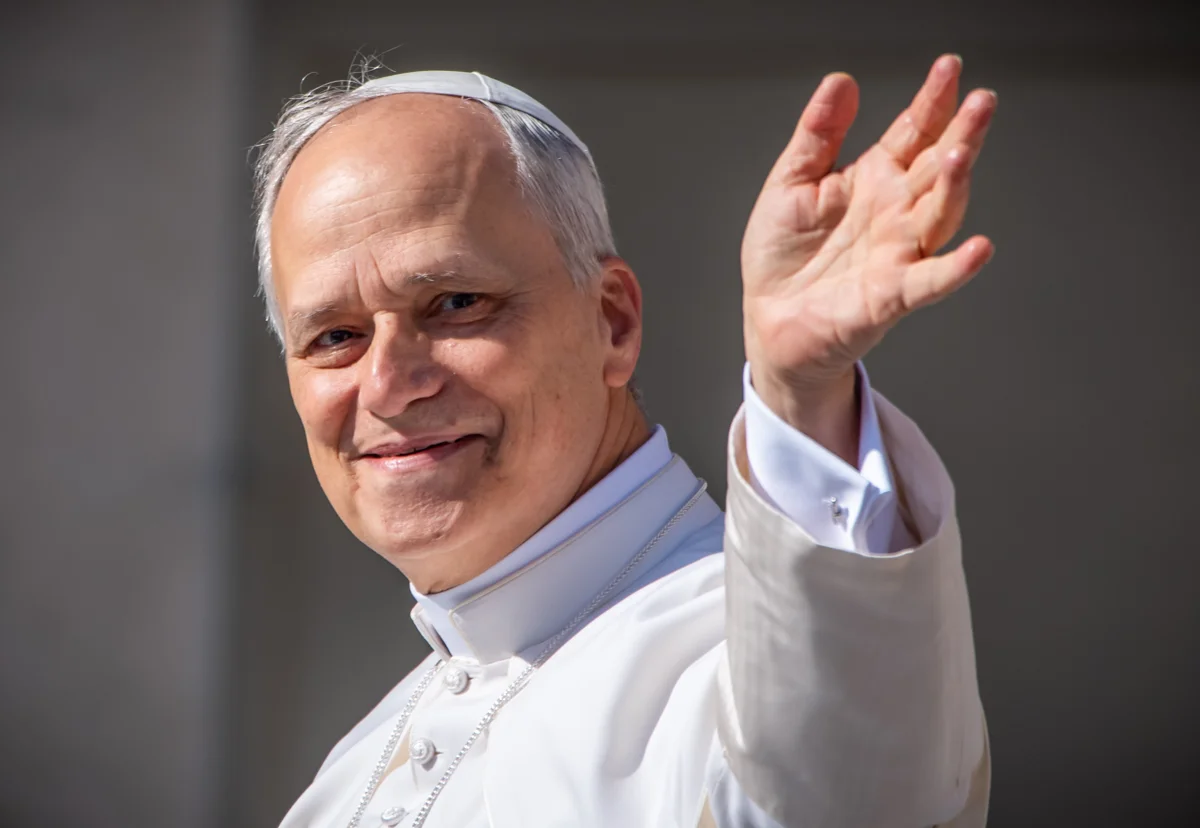 O novo papa Leão XIV chega à Praça de São Pedro para sua posse. O americano Robert Francis Prevost é o primeiro pontífice dos Estados Unidos - Metrópoles