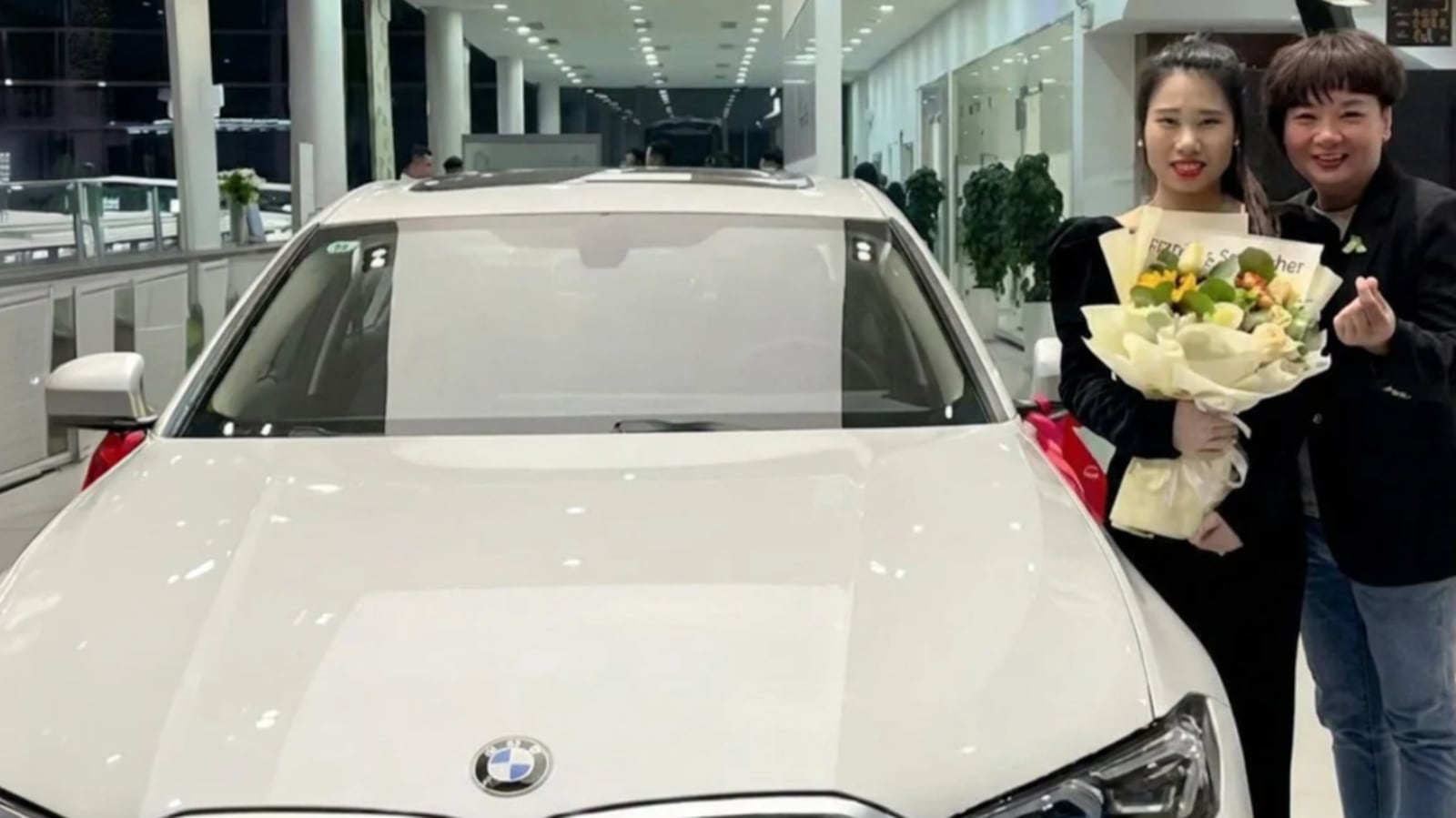 Funcionárias não pagaram nada pelos carros Reprodução/South China Morning Post