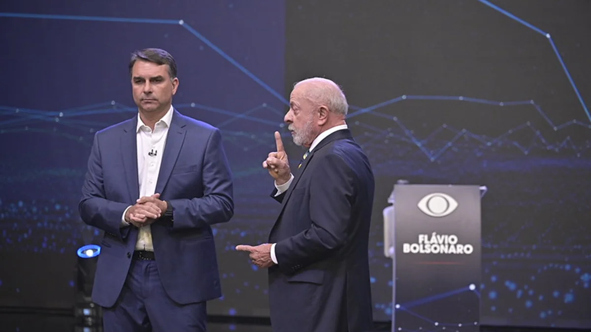 Plateia tumultua debate da Band nas considerações finais de Lula e Flávio