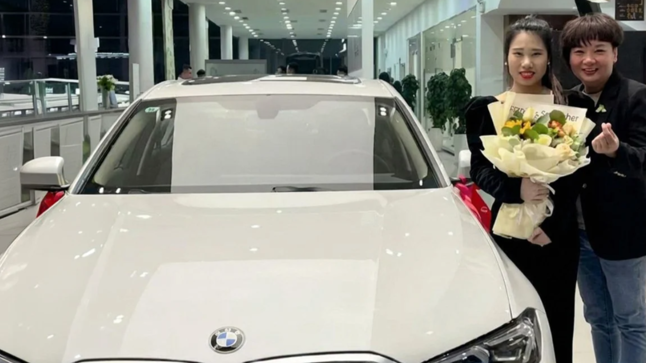 Dona de restaurante dá carros de luxo a funcionários para reduzir tempo de deslocamento