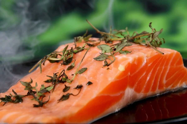 Dieta rica em antioxidantes pode ajudar a melhorar a acne em mulheres