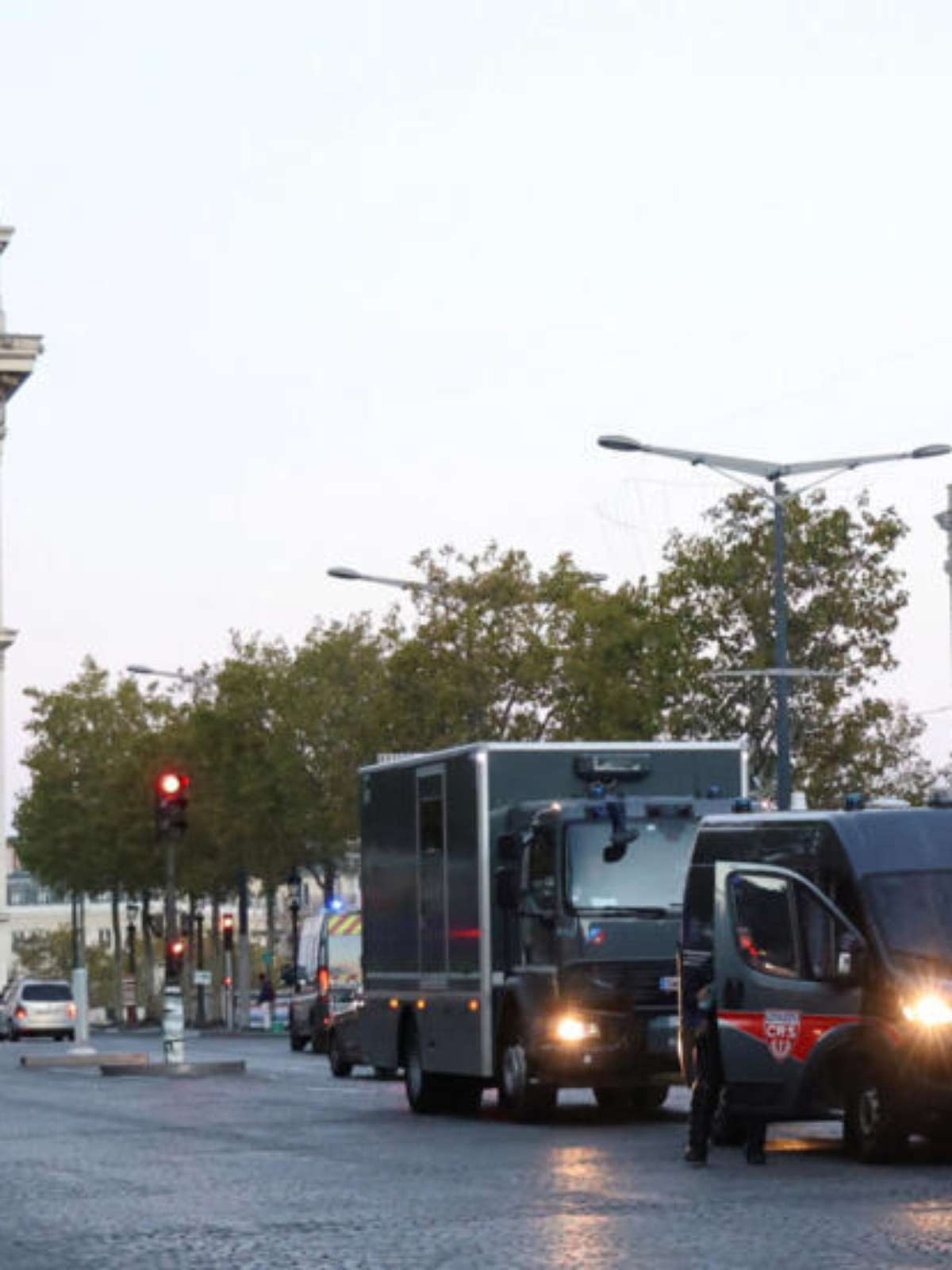 Manifestações contra aumento do custo de vida começam com detenções e reforço policial em toda a França