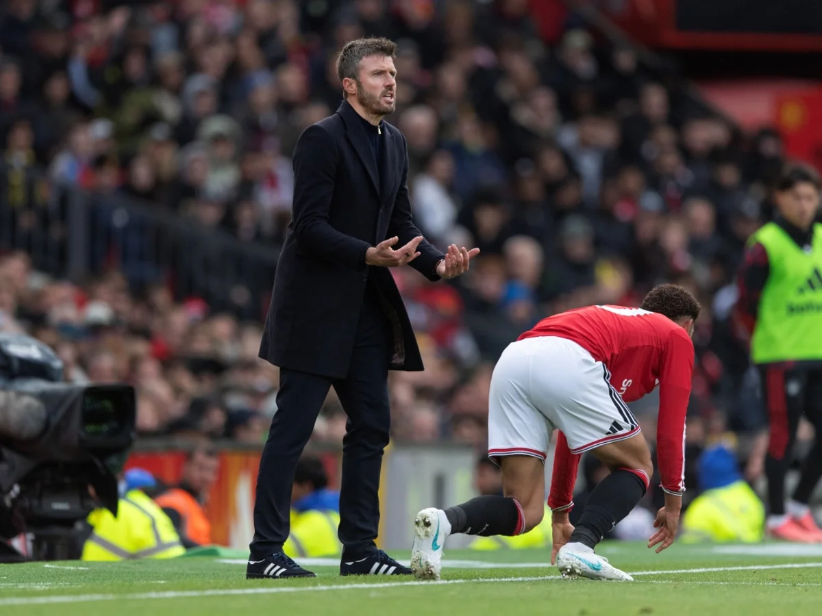 Sem vencer há oito jogos, Manchester United planejou demitir o treinador