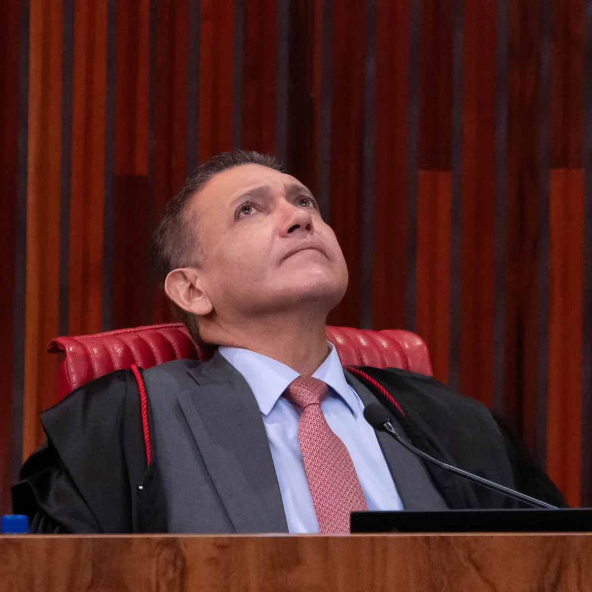 Juristas pedem suspeição de ministro Kássio Nunes Marques no TSE