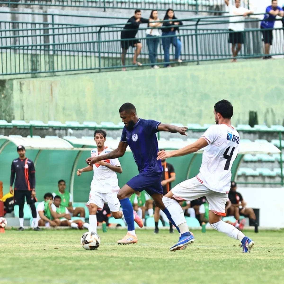 Candangão Série B: Taguatinga e Legião empatam no jogo de ida da semifinal