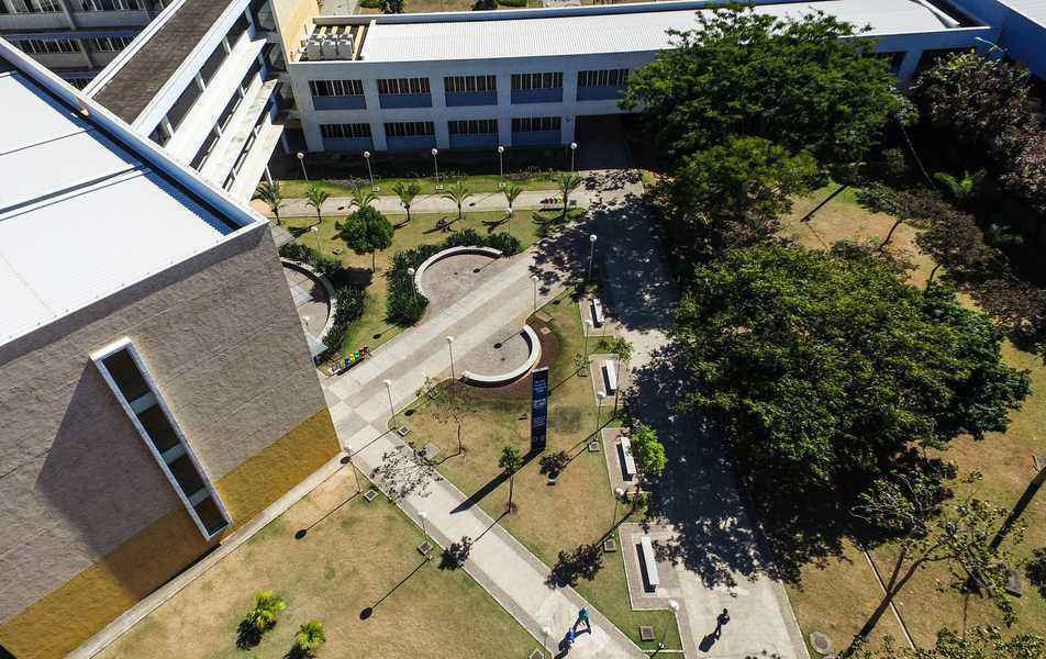 Suspeitos de tentar roubar carro são presos após perseguição e buscas em mata da UFMG, em BH