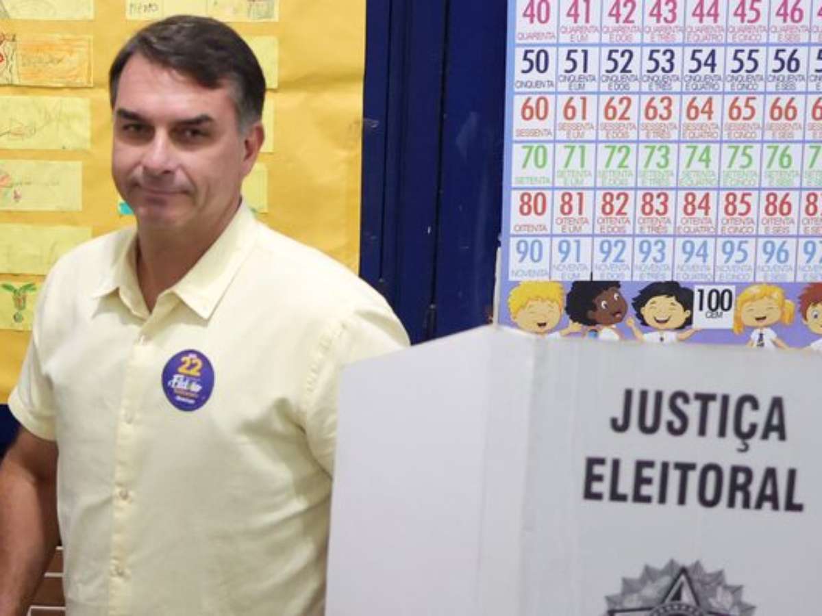 Quais são os casos investigados pela PF que têm Flávio Bolsonaro como alvo