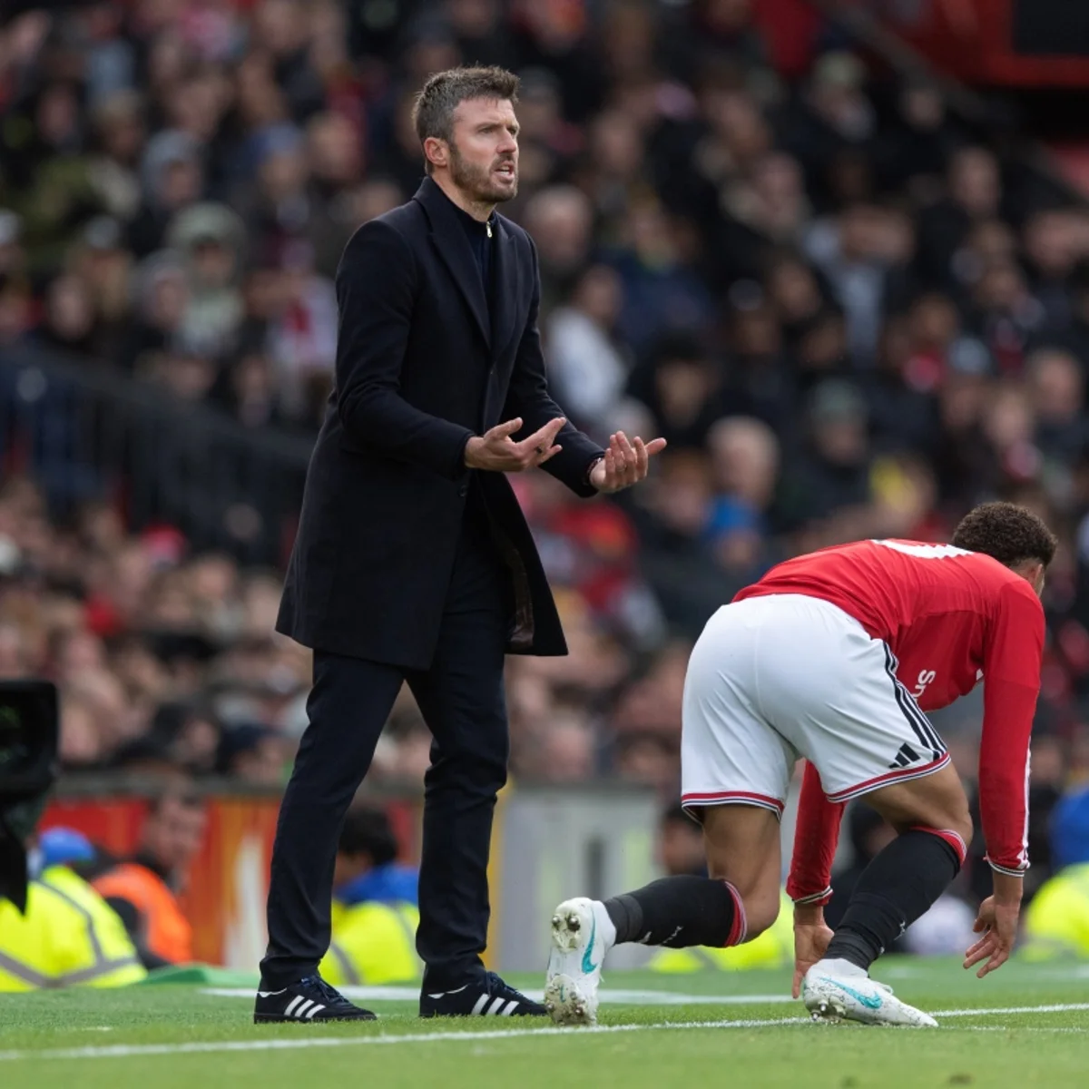 Sem vencer há oito jogos, Manchester United planejou demitir o treinador