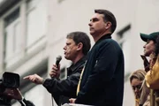 Tarcísio e Flávio Bolsonaro