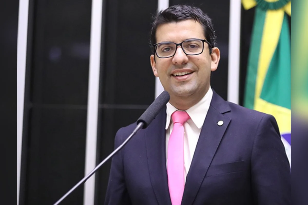 Quem é o deputado federal alvo da PF por contratos de R$ 200 milhões no RJ